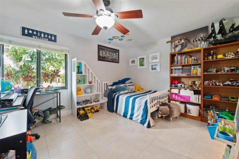 House in Miami, Florida 5 bedrooms, 195.84 sq.m. № 1952402 - photo 22