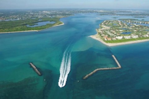 Immobilier commercial à louer à Stuart, Floride: 3 chambres, 95.88 m2 № 1161847 - photo 1