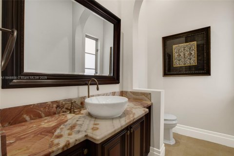 House in Weston, Florida 5 bedrooms, 481.14 sq.m. № 1850487 - photo 26