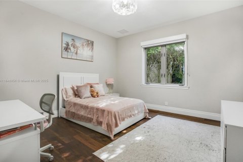 House in Weston, Florida 5 bedrooms, 481.14 sq.m. № 1850487 - photo 23