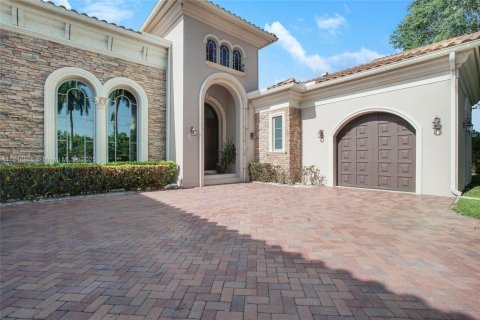 House in Weston, Florida 5 bedrooms, 481.14 sq.m. № 1850487 - photo 10