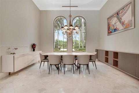 House in Weston, Florida 5 bedrooms, 481.14 sq.m. № 1850487 - photo 4
