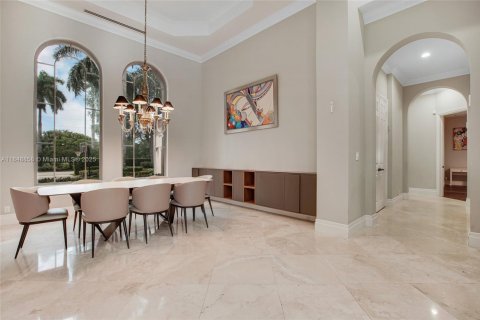 House in Weston, Florida 5 bedrooms, 481.14 sq.m. № 1850487 - photo 12
