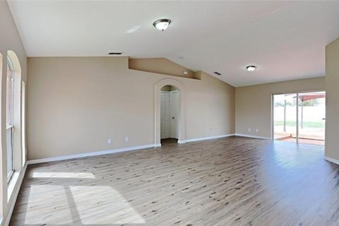 Casa en venta en Deltona, Florida, 3 dormitorios, 125.6 m2 № 2123762 - foto 13