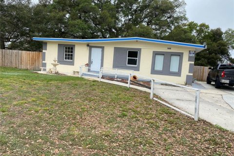 House in Orlando, Florida 5 bedrooms, 134.89 sq.m. № 1126624 - photo 1