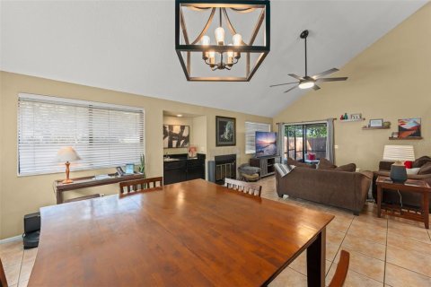 House in Longwood, Florida 3 bedrooms, 179.12 sq.m. № 2396391 - photo 13