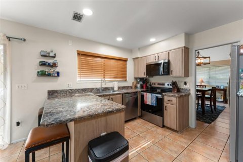 House in Longwood, Florida 3 bedrooms, 179.12 sq.m. № 2396391 - photo 22