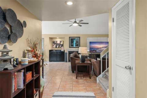 House in Longwood, Florida 3 bedrooms, 179.12 sq.m. № 2396391 - photo 4