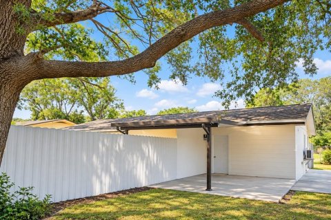 House in Tampa, Florida 4 bedrooms, 154.03 sq.m. № 2426841 - photo 18