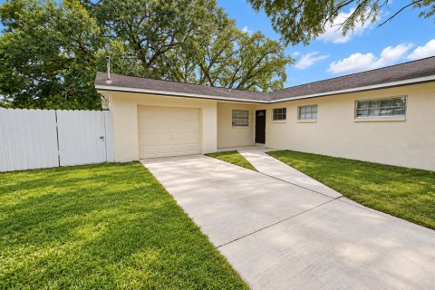 House in Tampa, Florida 4 bedrooms, 154.03 sq.m. № 2426841