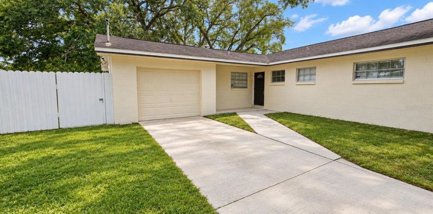 House in Tampa, Florida 4 bedrooms, 154.03 sq.m. № 2426841