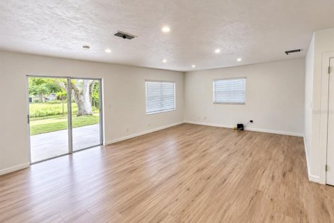 House in Tampa, Florida 4 bedrooms, 154.03 sq.m. № 2426841 - photo 5
