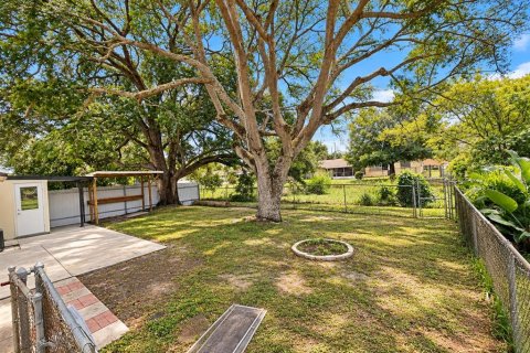 House in Tampa, Florida 4 bedrooms, 154.03 sq.m. № 2426841 - photo 20