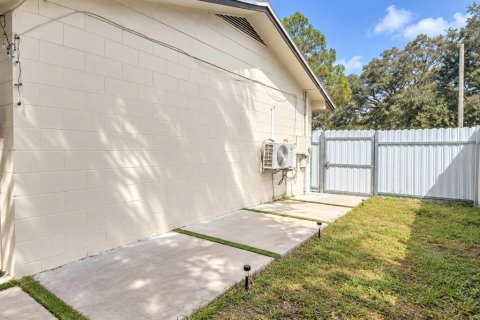 House in Tampa, Florida 4 bedrooms, 154.03 sq.m. № 2426841 - photo 16
