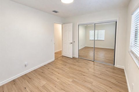 House in Tampa, Florida 4 bedrooms, 154.03 sq.m. № 2426841 - photo 9