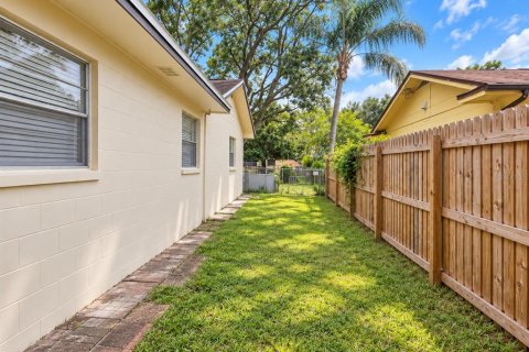 House in Tampa, Florida 4 bedrooms, 154.03 sq.m. № 2426841 - photo 19