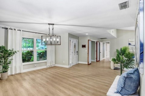 Villa ou maison à vendre à Tampa, Floride: 4 chambres, 216.18 m2 № 1911859 - photo 9