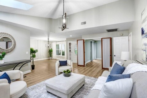 Villa ou maison à vendre à Tampa, Floride: 4 chambres, 216.18 m2 № 1911859 - photo 8