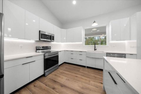 House in Ocala, Florida 4 bedrooms, 190.73 sq.m. № 2158055 - photo 9