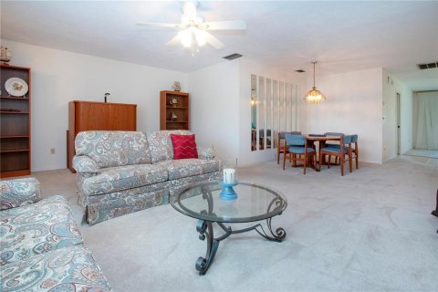 Casa en venta en Sun City Center, Florida, 2 dormitorios, 156.63 m2 № 1815300 - foto 9