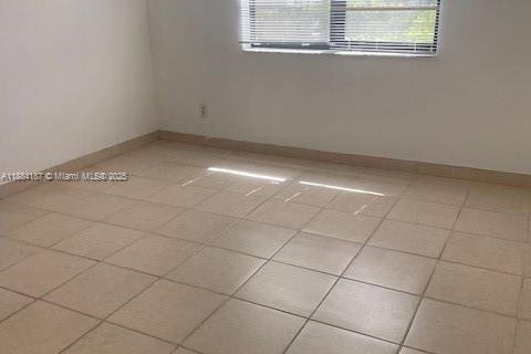 Copropriété à louer à Hollywood, Floride: 2 chambres, 98.48 m2 № 1930979 - photo 12