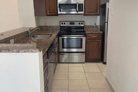 Copropriété à louer à Hollywood, Floride: 2 chambres, 98.48 m2 № 1930979 - photo 6