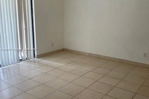 Copropriété à louer à Hollywood, Floride: 2 chambres, 98.48 m2 № 1930979 - photo 7