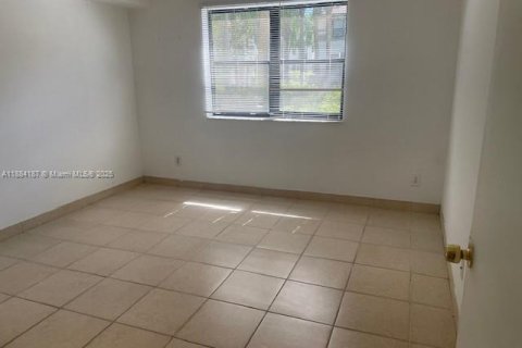 Copropriété à louer à Hollywood, Floride: 2 chambres, 98.48 m2 № 1930979 - photo 13