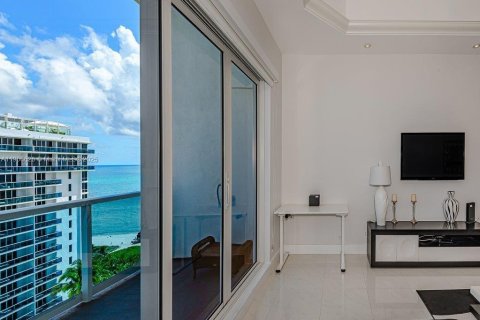 Condominio en venta en Miami Beach, Florida, 1 dormitorio, 83.61 m2 № 2012353 - foto 8