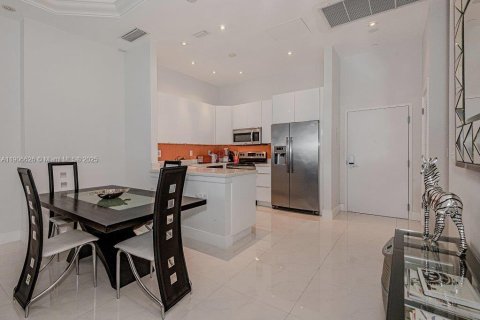 Condominio en venta en Miami Beach, Florida, 1 dormitorio, 83.61 m2 № 2012353 - foto 12