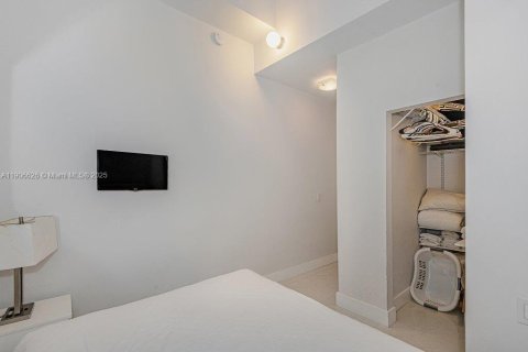 Condominio en venta en Miami Beach, Florida, 1 dormitorio, 83.61 m2 № 2012353 - foto 18