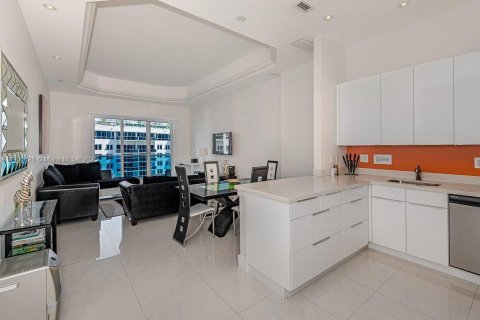 Condominio en venta en Miami Beach, Florida, 1 dormitorio, 83.61 m2 № 2012353 - foto 3
