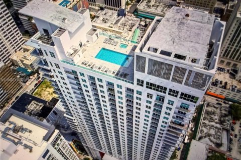 Condominio en Miami, Florida, 1 dormitorio  № 2002075