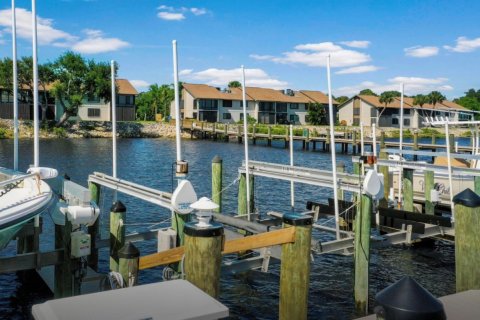 Condo in Jensen Beach, Florida, 2 bedrooms  № 1127734 - photo 1