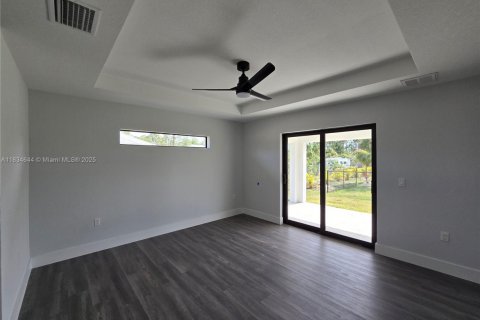 House in Lehigh Acres, Florida 4 bedrooms, 162.49 sq.m. № 1816415 - photo 18