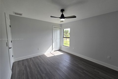 House in Lehigh Acres, Florida 4 bedrooms, 162.49 sq.m. № 1816415 - photo 29