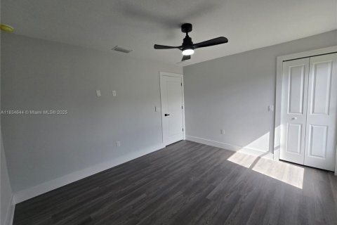 House in Lehigh Acres, Florida 4 bedrooms, 162.49 sq.m. № 1816415 - photo 28