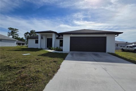 House in Lehigh Acres, Florida 4 bedrooms, 162.49 sq.m. № 1816415 - photo 2
