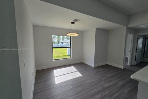 House in Lehigh Acres, Florida 4 bedrooms, 162.49 sq.m. № 1816415 - photo 8