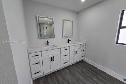 House in Lehigh Acres, Florida 4 bedrooms, 162.49 sq.m. № 1816415 - photo 22