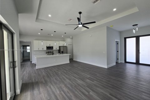House in Lehigh Acres, Florida 4 bedrooms, 162.49 sq.m. № 1816415 - photo 7