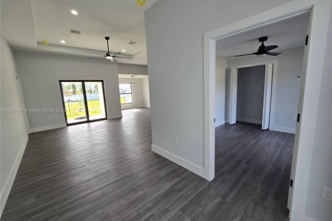House in Lehigh Acres, Florida 4 bedrooms, 162.49 sq.m. № 1816415 - photo 5