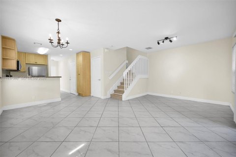 Townhouse in Coral Springs, Florida 3 bedrooms, 133.78 sq.m. № 2001705 - photo 24