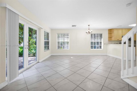 Townhouse in Coral Springs, Florida 3 bedrooms, 133.78 sq.m. № 2001705 - photo 17