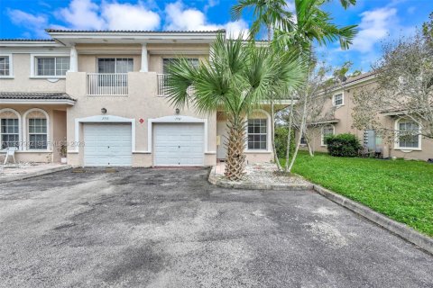 Townhouse in Coral Springs, Florida 3 bedrooms, 133.78 sq.m. № 2001705 - photo 4