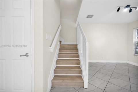 Townhouse in Coral Springs, Florida 3 bedrooms, 133.78 sq.m. № 2001705 - photo 19