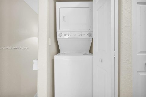 Townhouse in Coral Springs, Florida 3 bedrooms, 133.78 sq.m. № 2001705 - photo 15