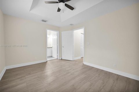 Townhouse in Coral Springs, Florida 3 bedrooms, 133.78 sq.m. № 2001705 - photo 8