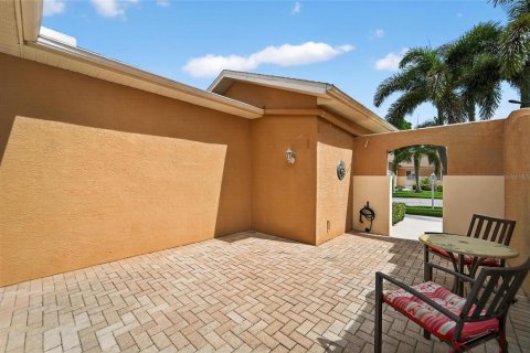 Condominio en venta en Sun City Center, Florida, 2 dormitorios, 90.49 m2 № 1884774 - foto 5