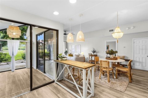 Condo in Sarasota, Florida, 2 bedrooms  № 2195744 - photo 25